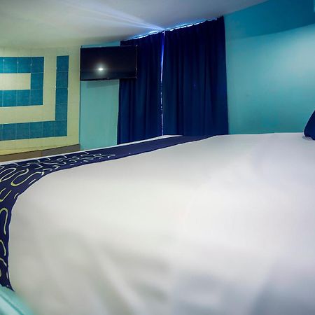 Capital O Hotel Diro, Monterrey Luaran gambar